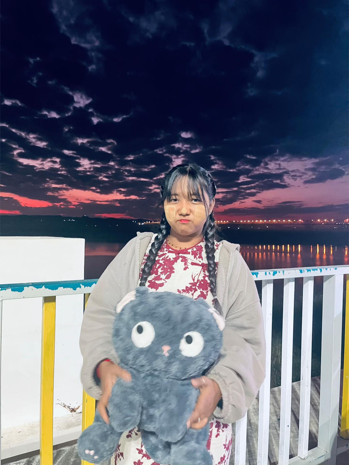 @ᥫ᭡ Khin Ma Ma စဥ့်ကိုင်သူလေး🤍