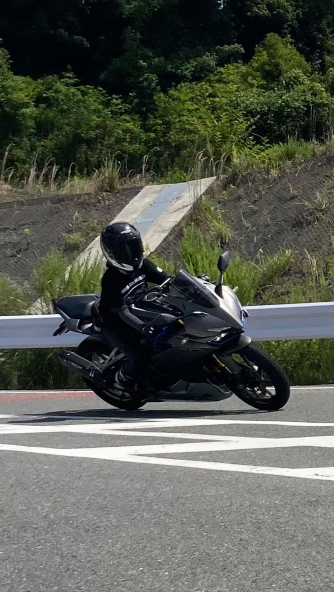 @tiru🏍🤍🩵🐾☆