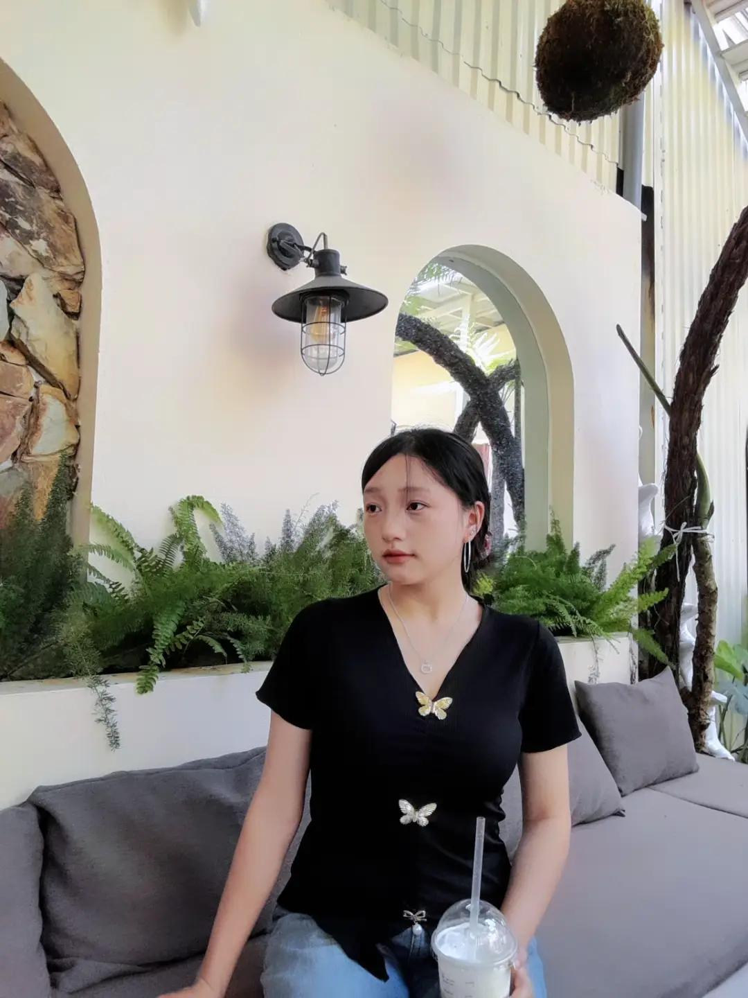 @c&ocirc; b&eacute; ngoan hiền 😈