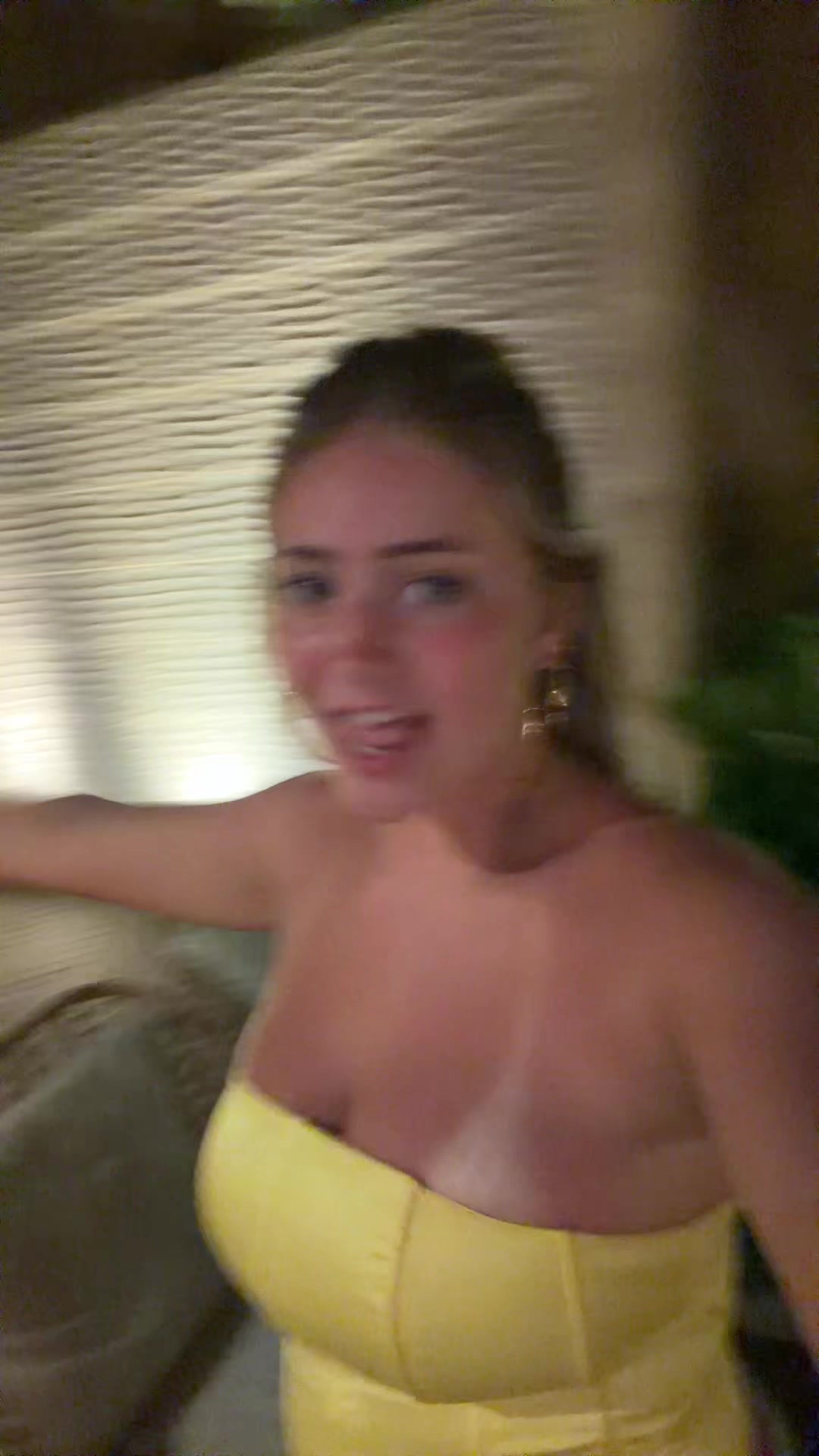 @3hotblondes_
