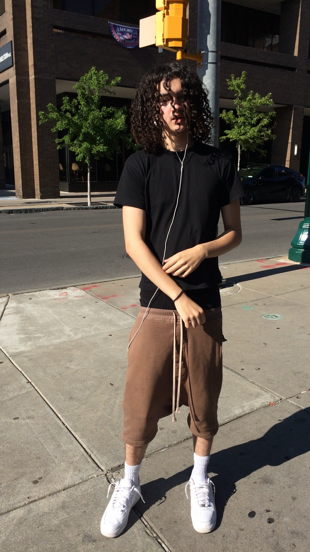 @Thraxr