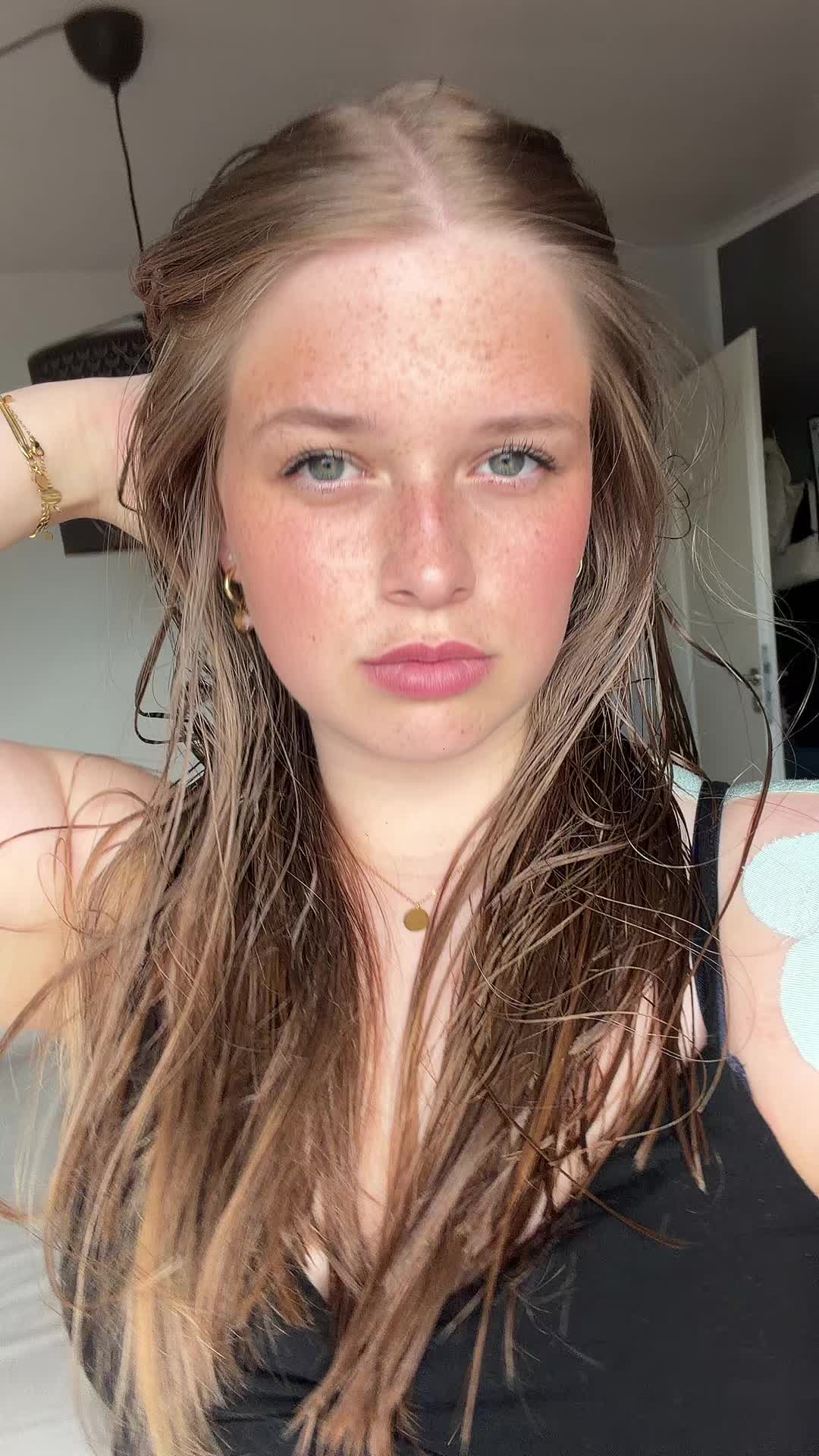 @leonie.bcm