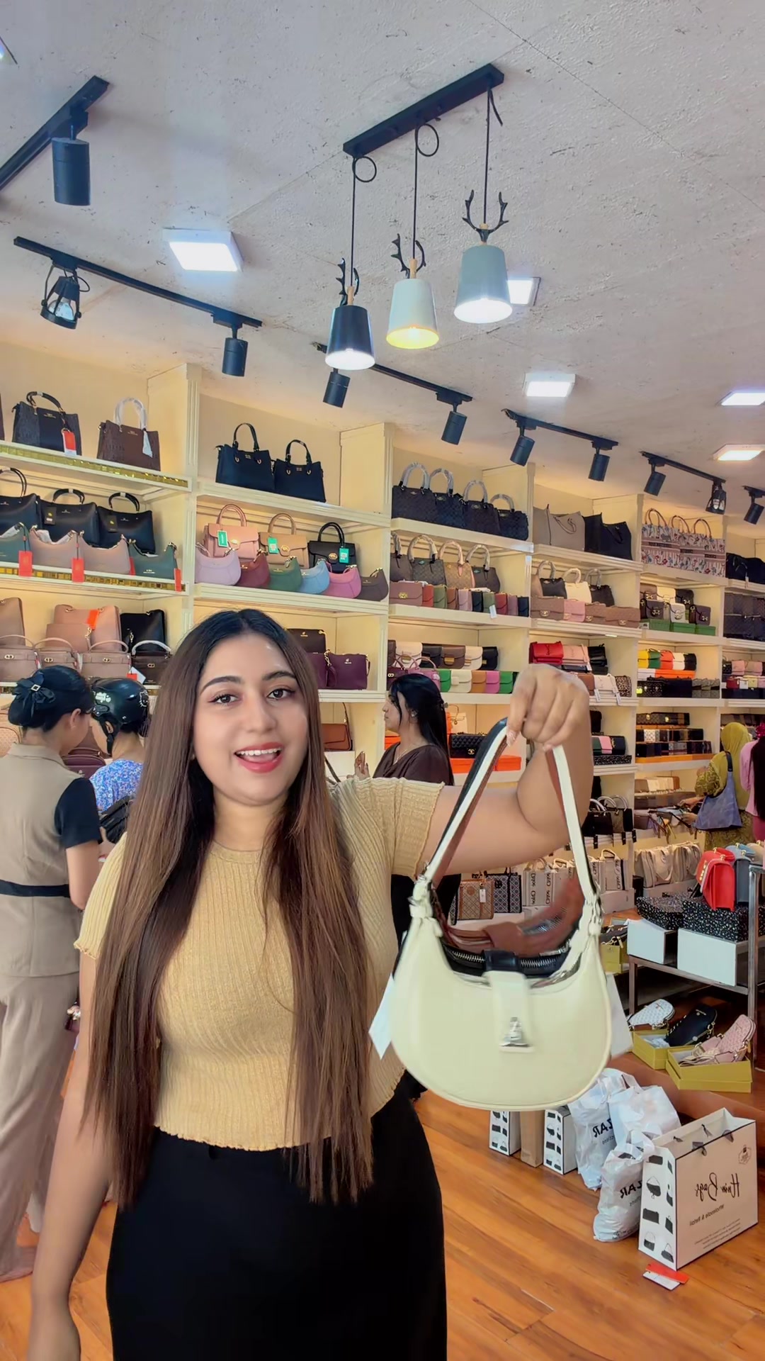 @Hnin Bags Wholesale & Retail