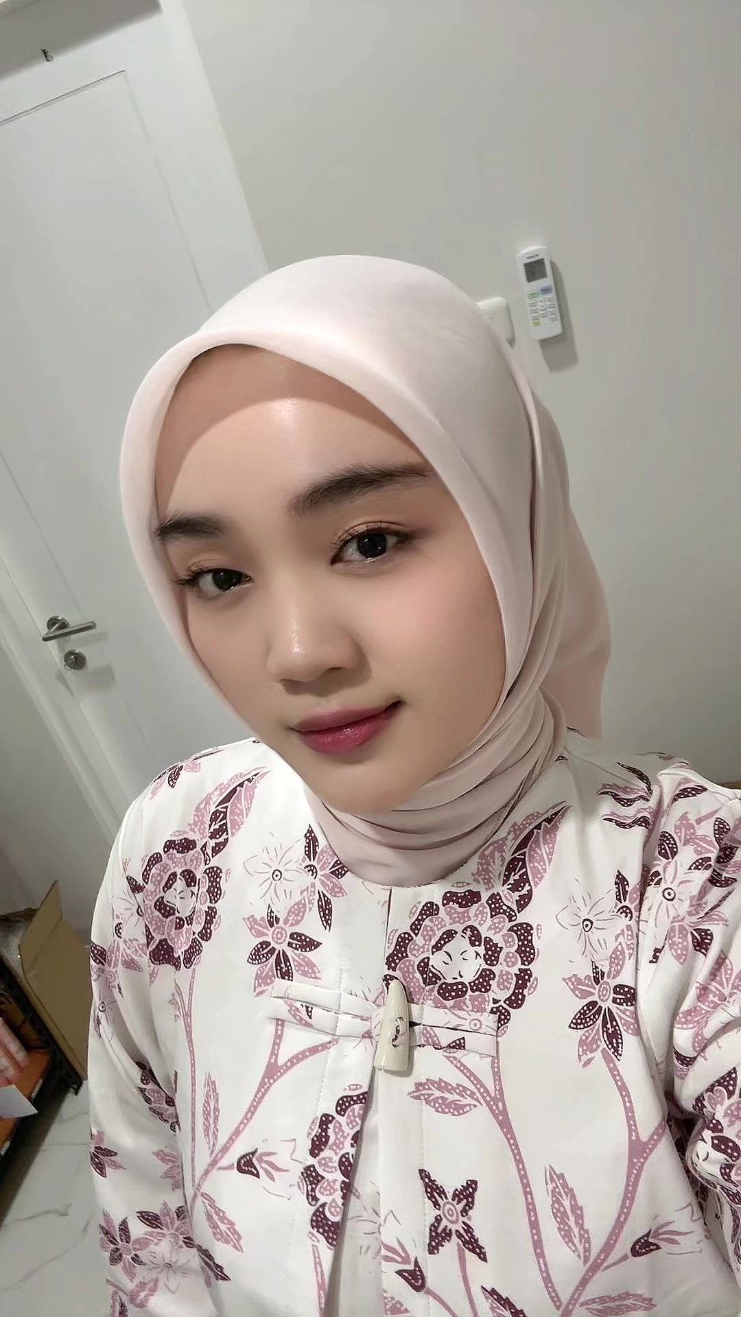 @putrikartikasari.id