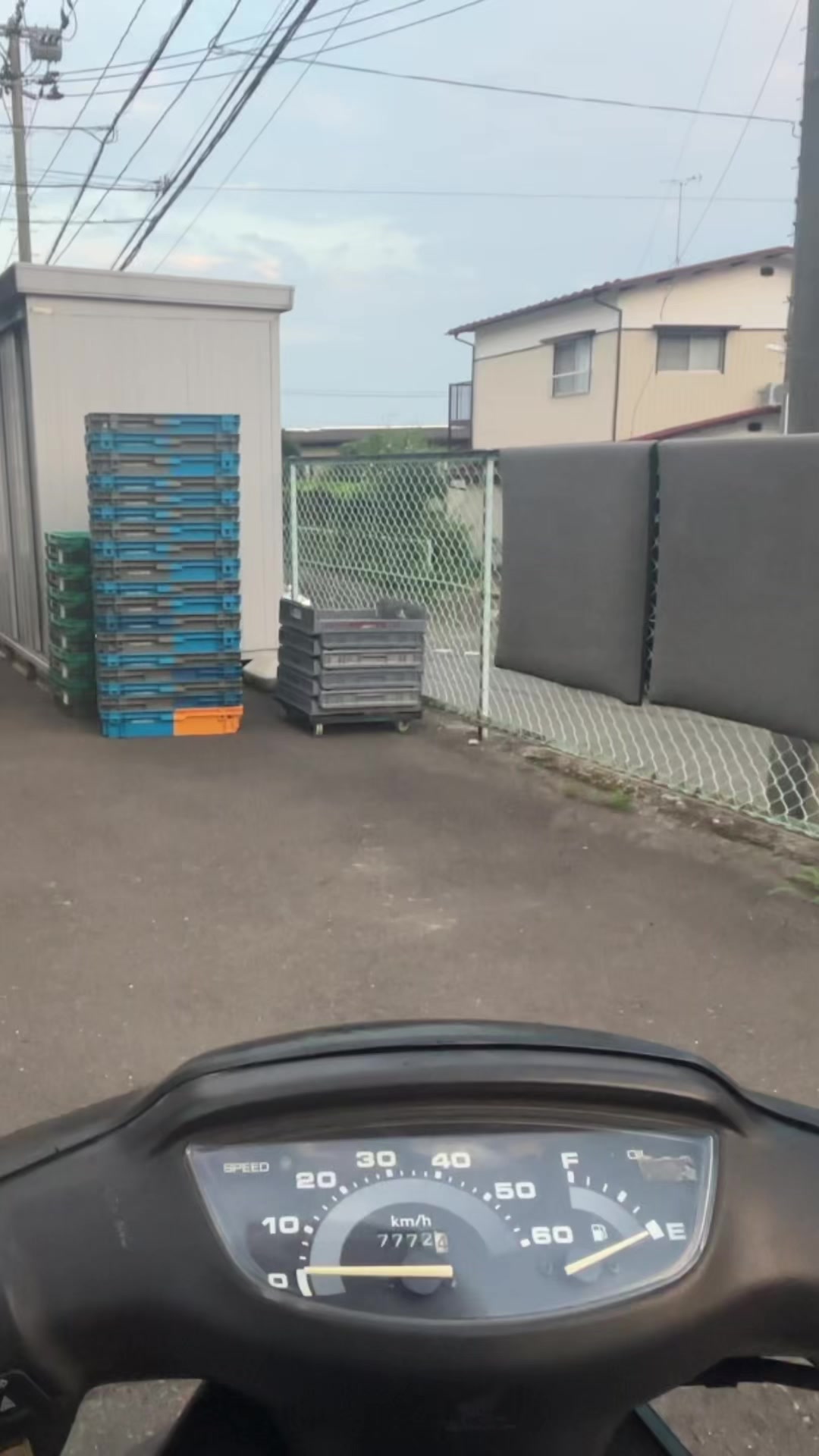 @いーん