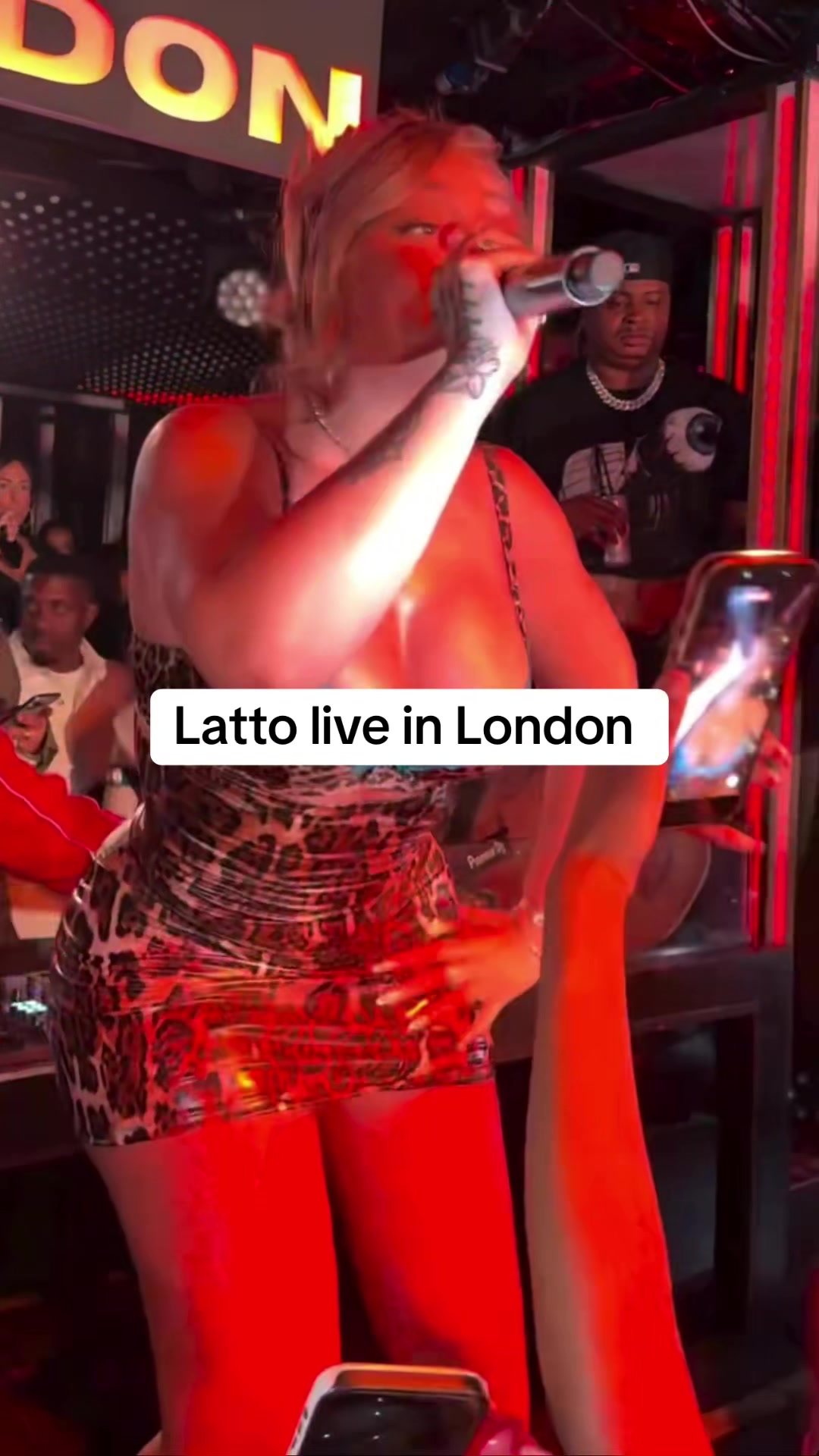 @ishowloves