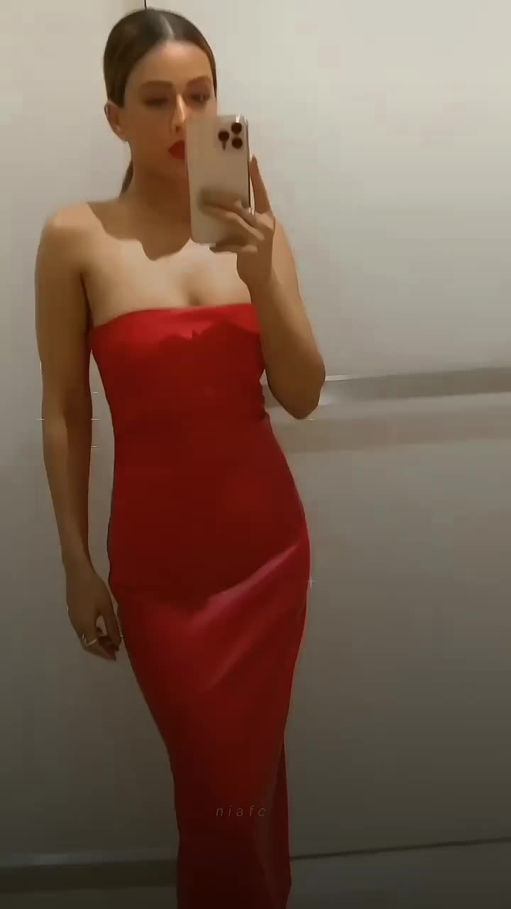 @nia Sharma