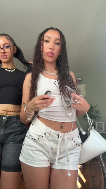 @anika<3