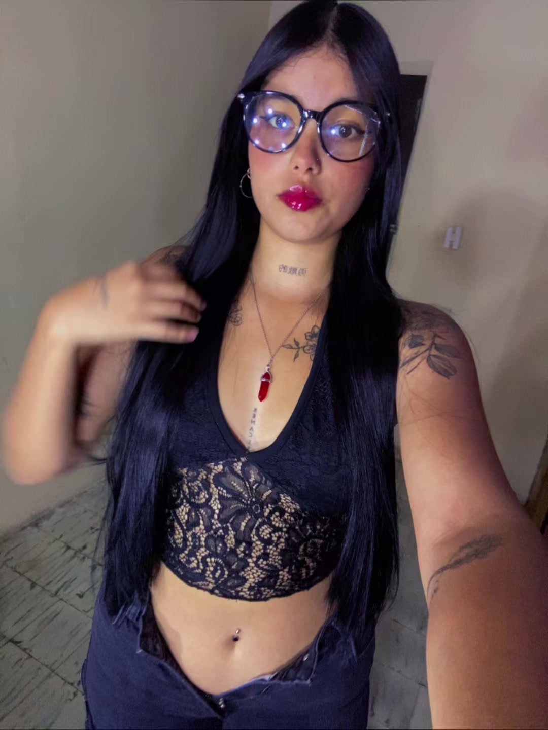 @nikiigomez