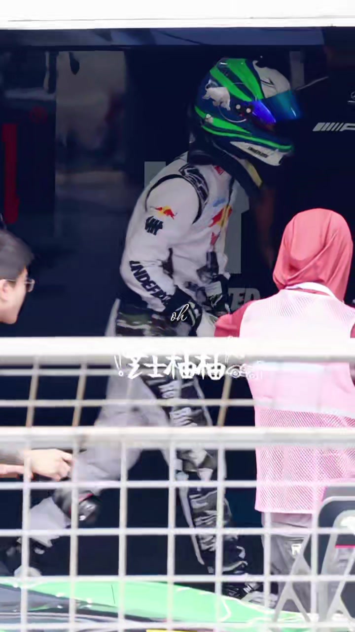 @𝑻𝑨𝑵𝑮 𝑶𝑯 王一博&bull;𝒀𝑰𝑩𝑶𝟖𝟓
