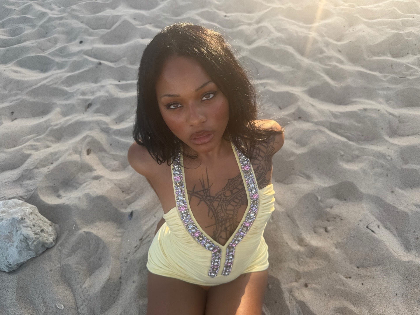 @girlnxtdoor