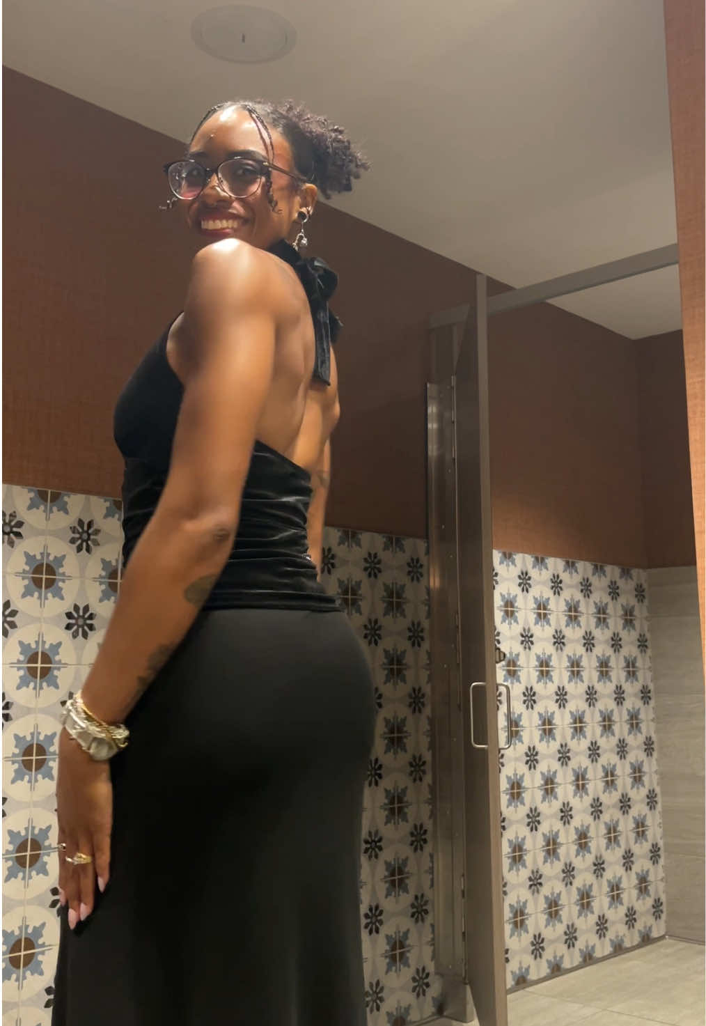 @𝔼lisha.𝕃ifts🥀🖤