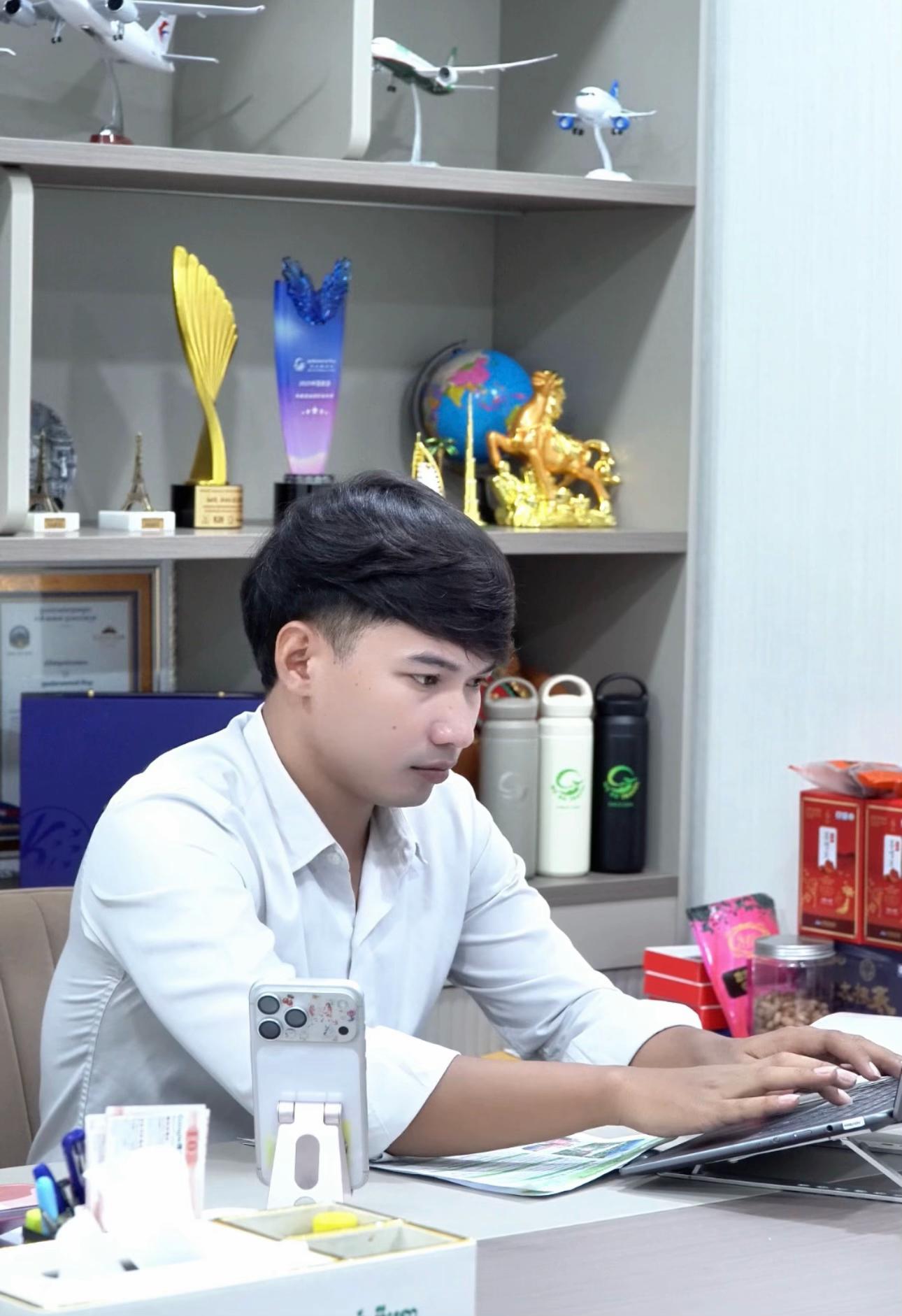 @DAVID CHHOM 🤍
