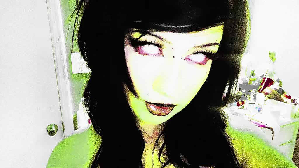 @🧟&zwj;♀️