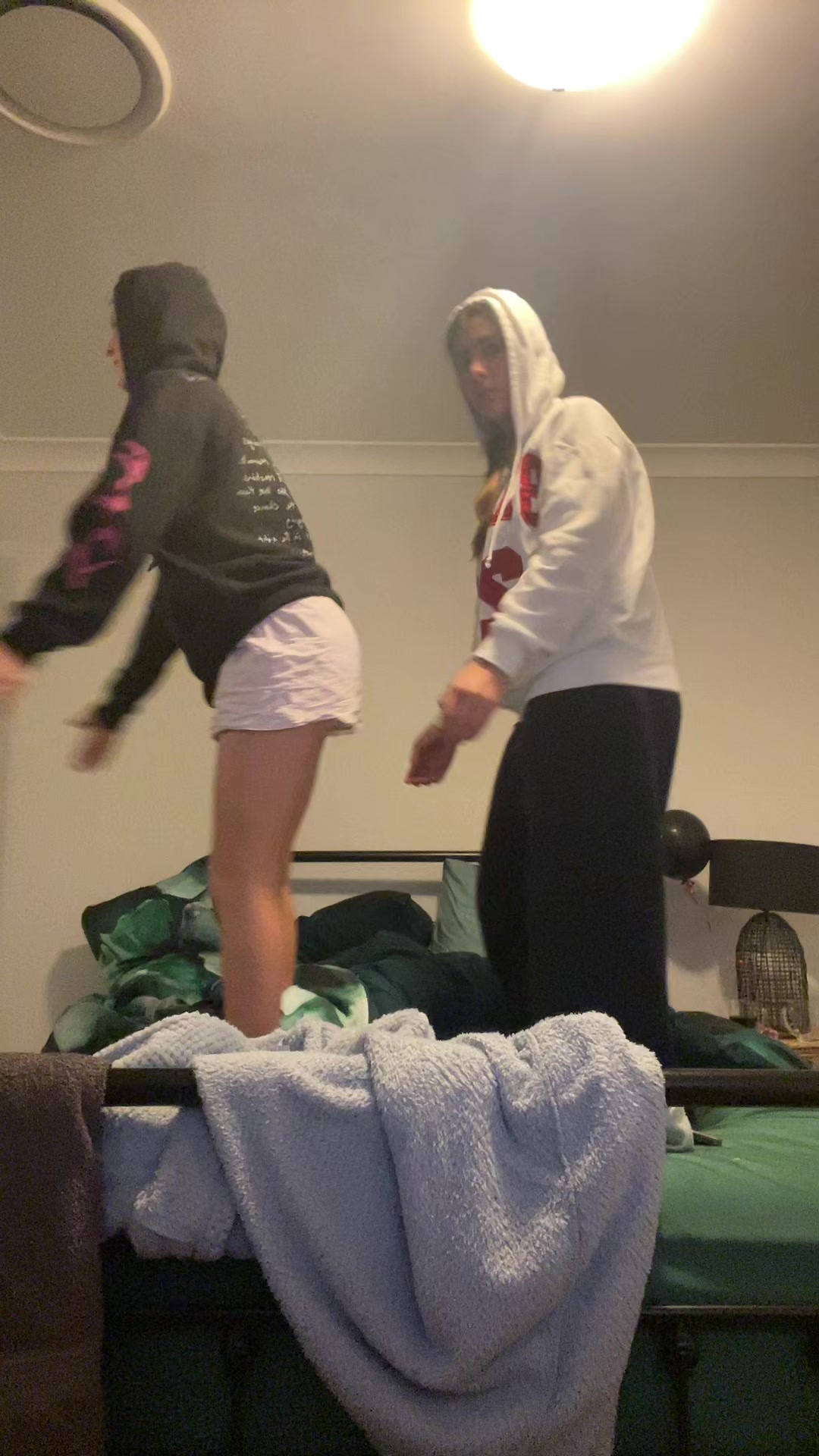 @Wh0_b3lla