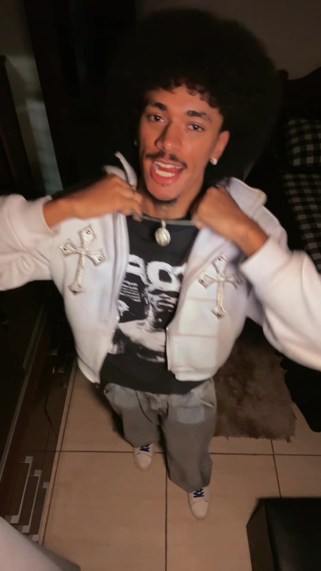 @neuvess_