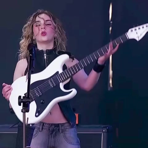 @queen of the meme scene