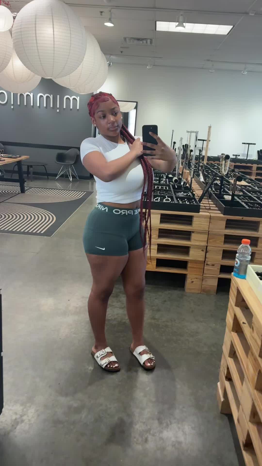 @chloedihnala