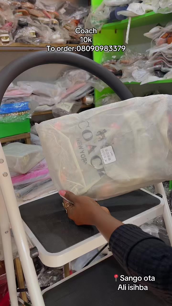 @BAGS/SLIPPERS VENDOR IN SANGO