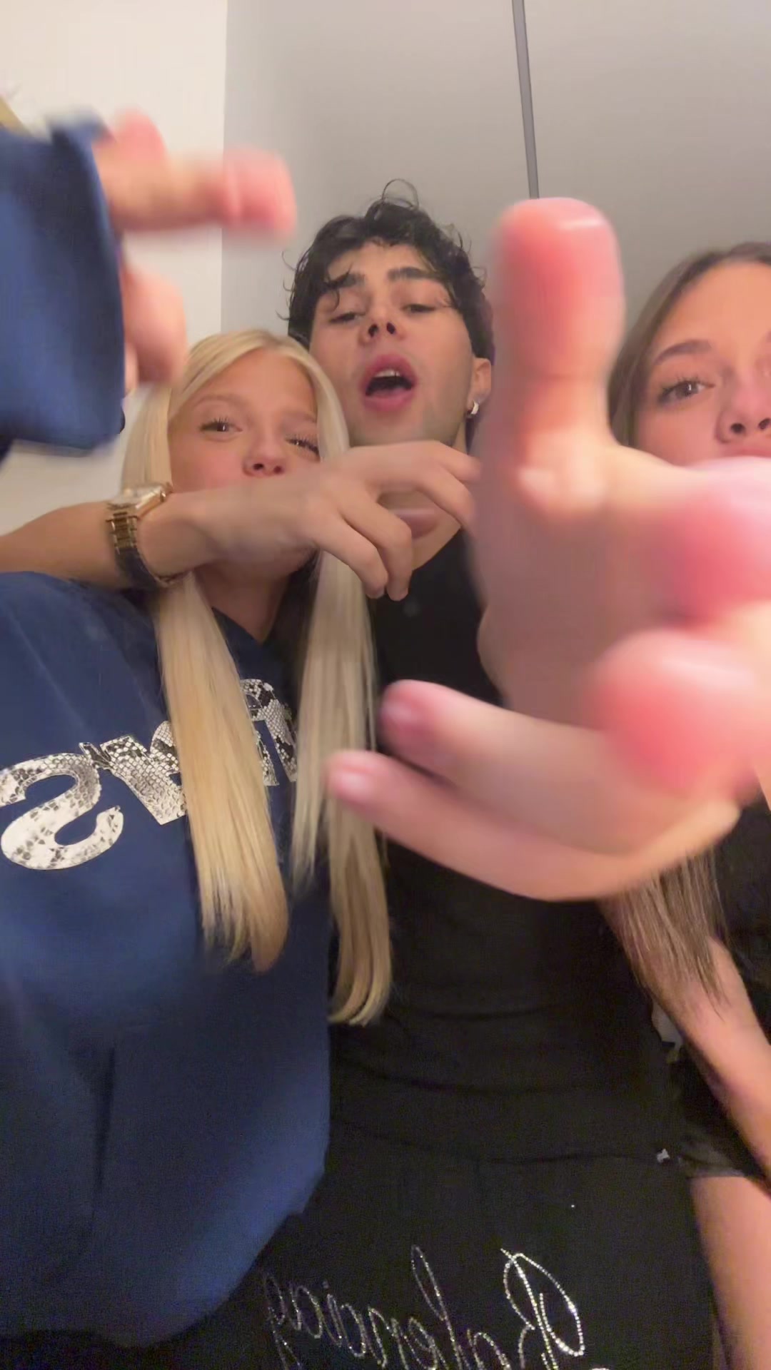 @vi