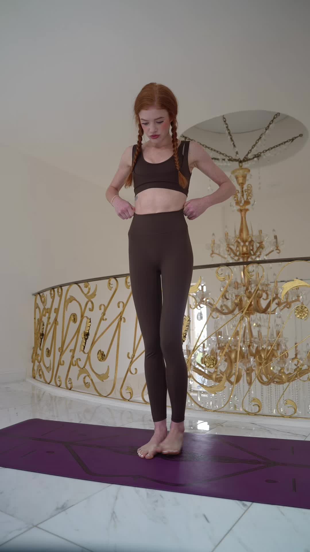 @lilredyoga
