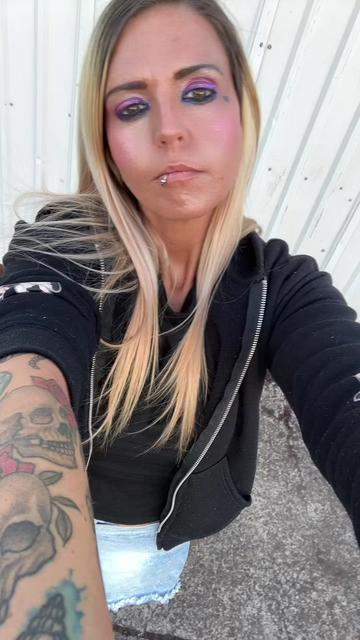 @Chryssie___
