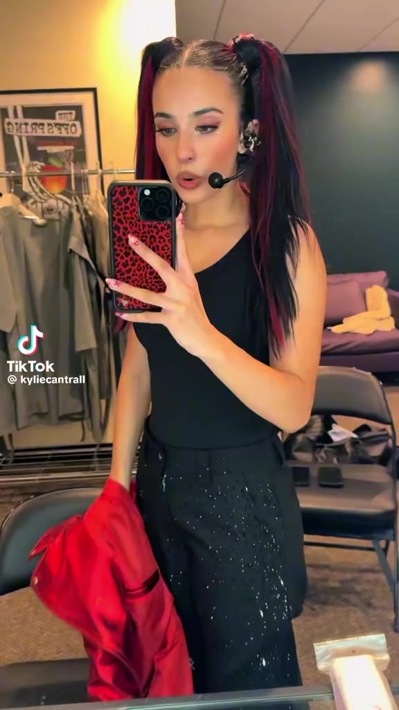@🍎descendientes💝🧟zombies😻