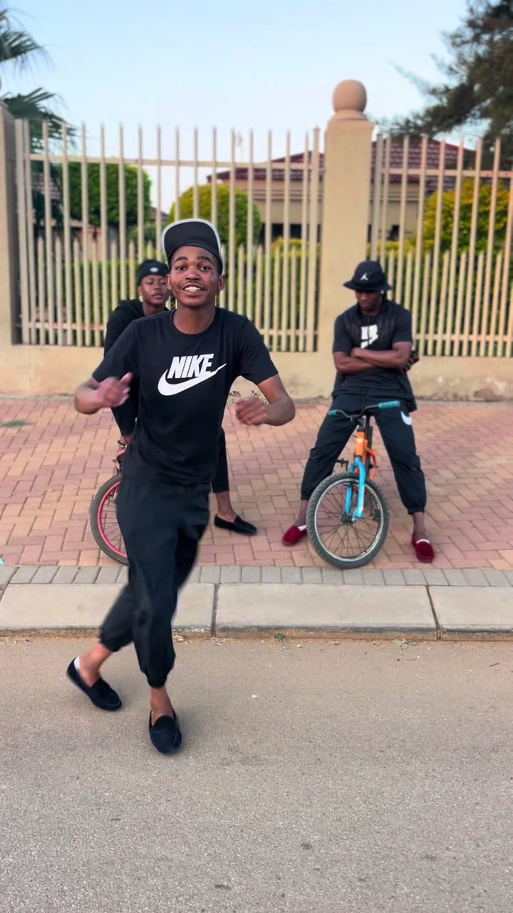 @Ashley_Worldwide🇿🇦
