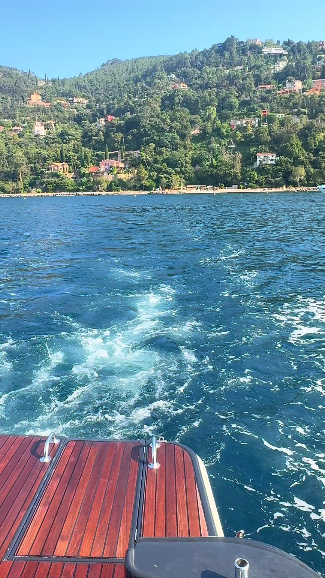 @Faraella.travel