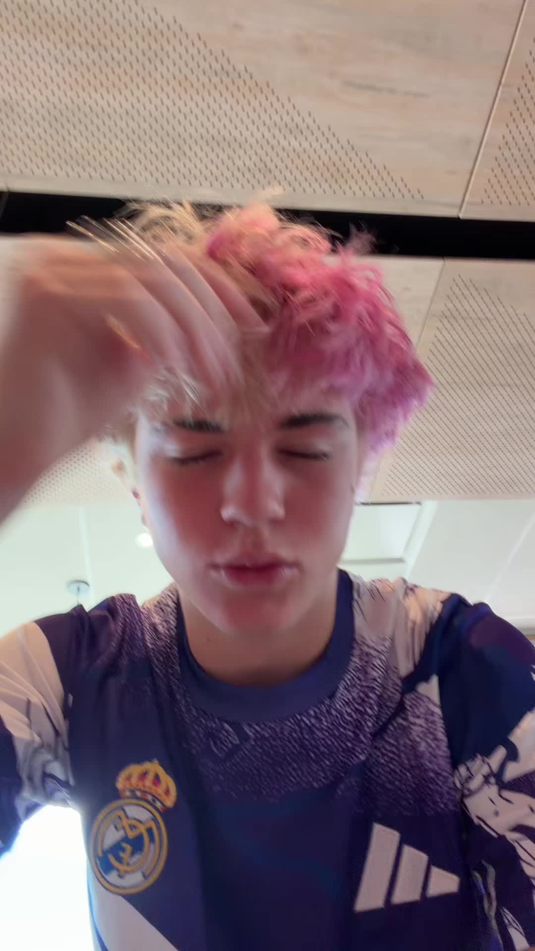@⃟