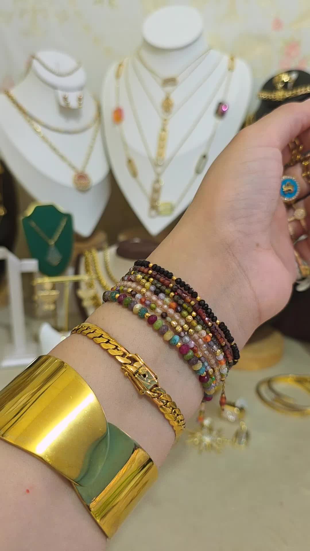 @Amoulaluxe