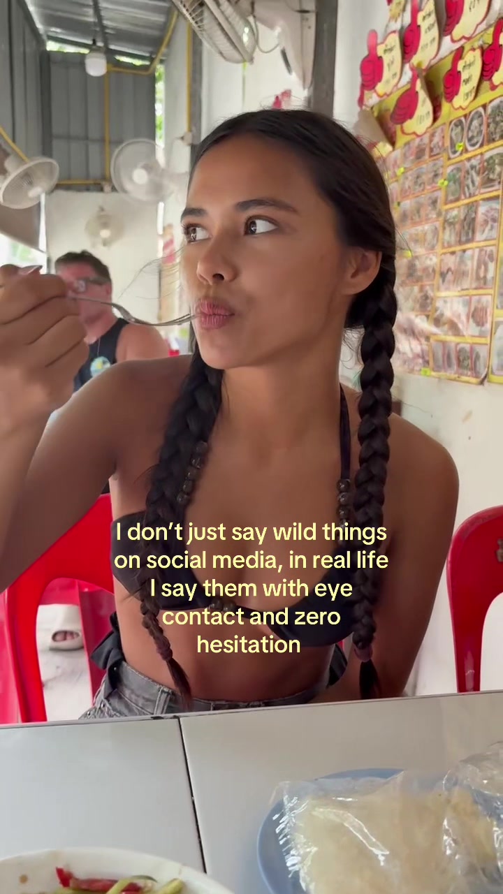 @larafromthailand