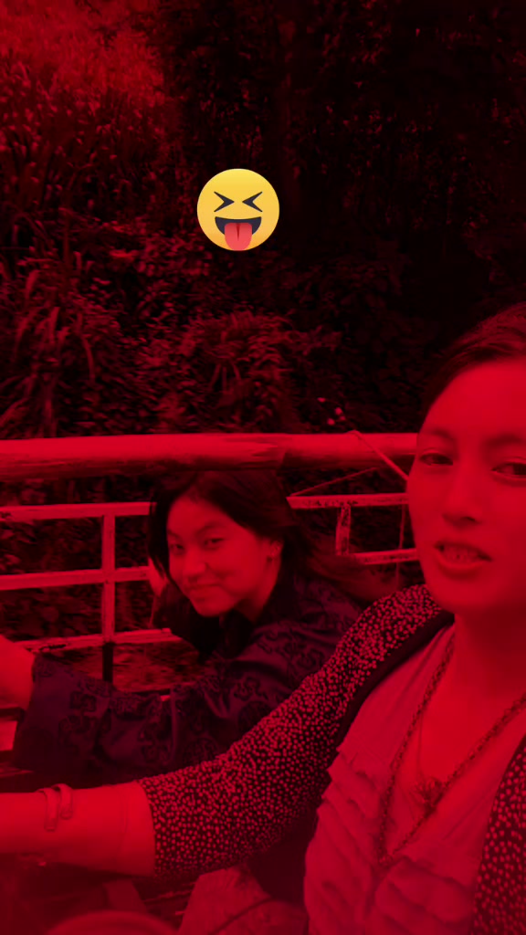 @Addicte with phone 😆