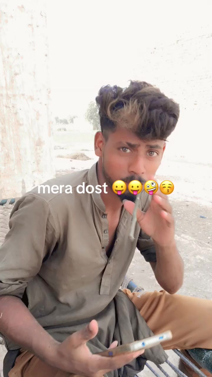 @Danaish Rajpoot 👩&zwj;❤️&zwj;💋&zwj;👩🌹