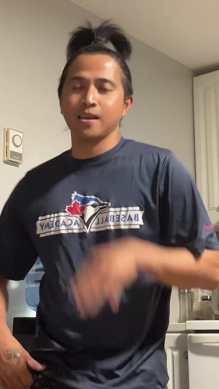 @J E