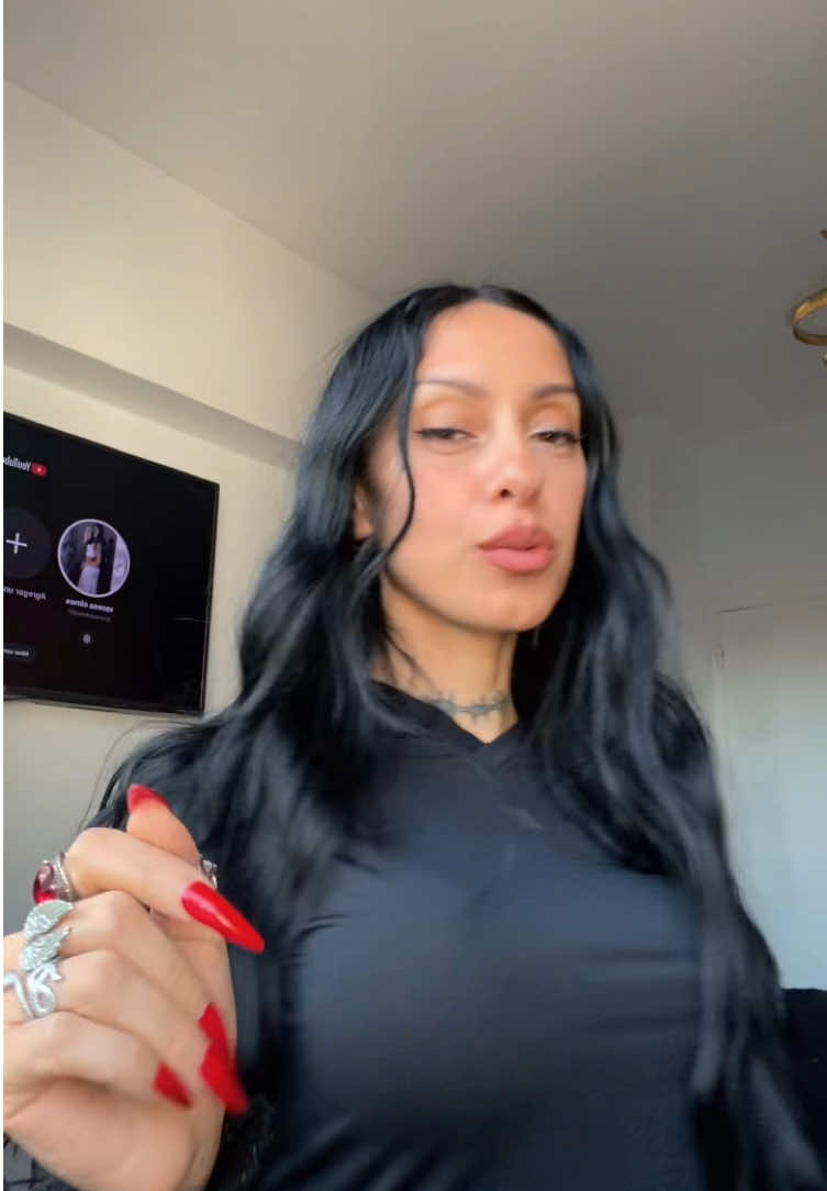 @vaneswaggy