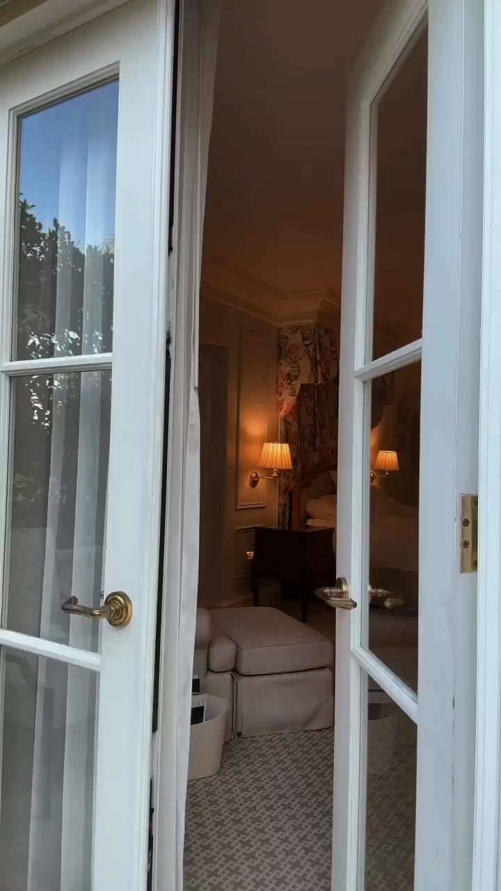@whatabombshell