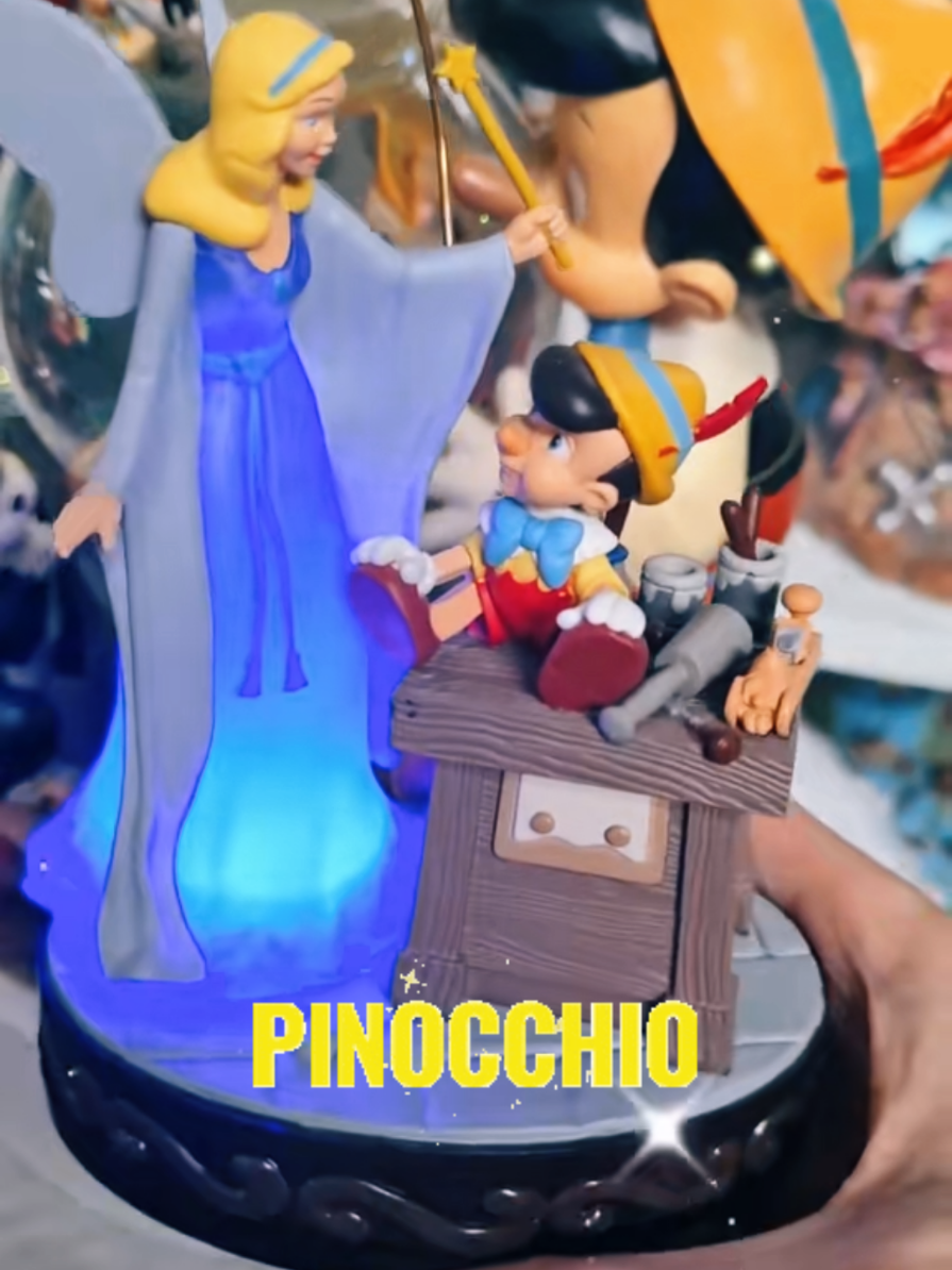 @Christin | Disney Collector