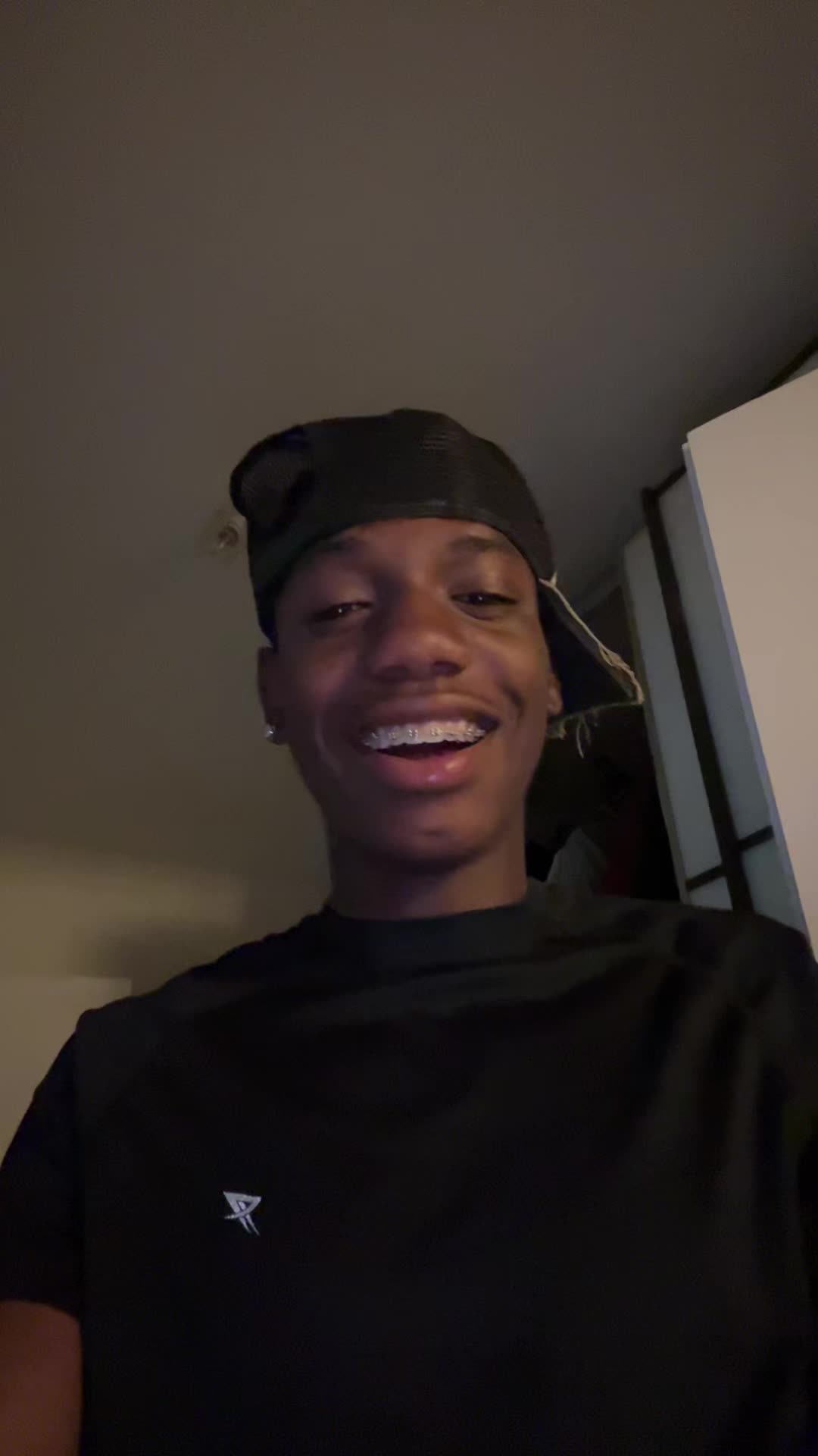 @￴