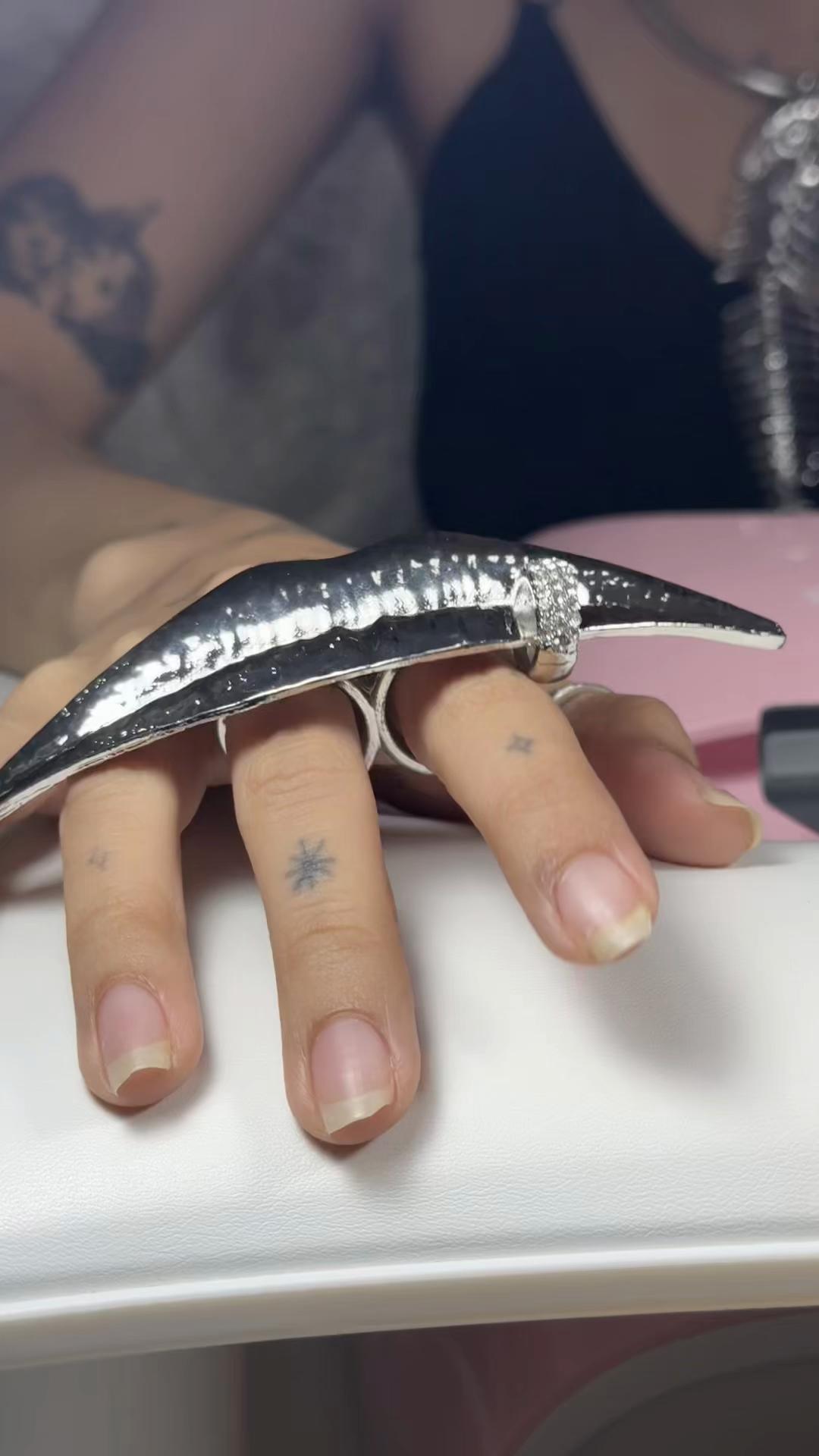 @SANTO NI&Ntilde;A ✺ Piercing Artist