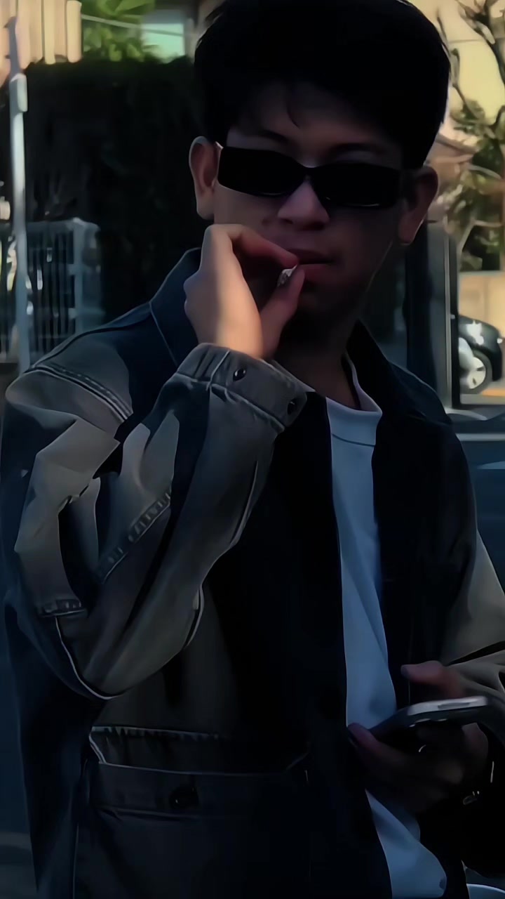 @𝐄𝐦𝐢𝐧