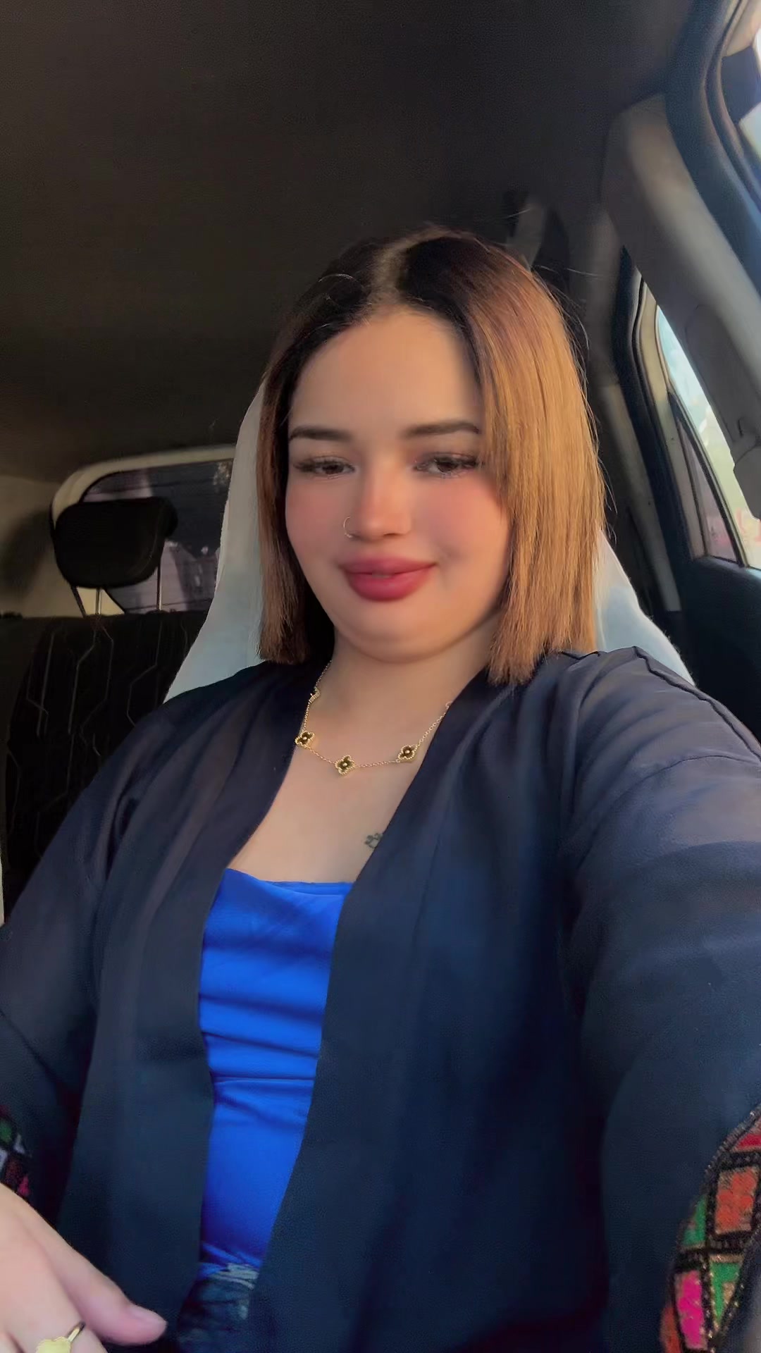 @Hanane la pou&eacute;e