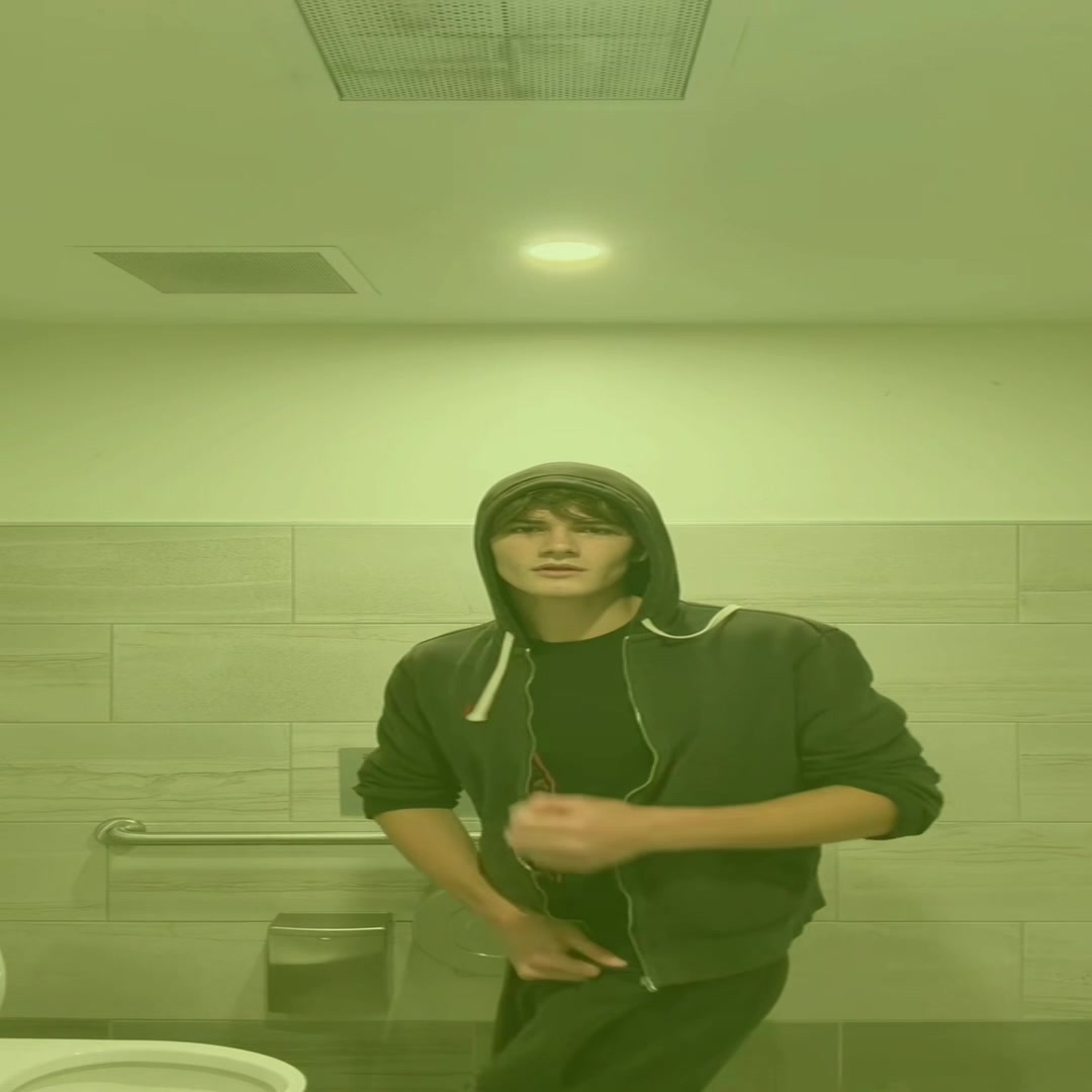 @𝘉𝘢𝘳𝘳𝘺