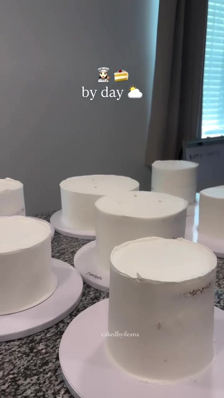 @cakedbyileana 💜