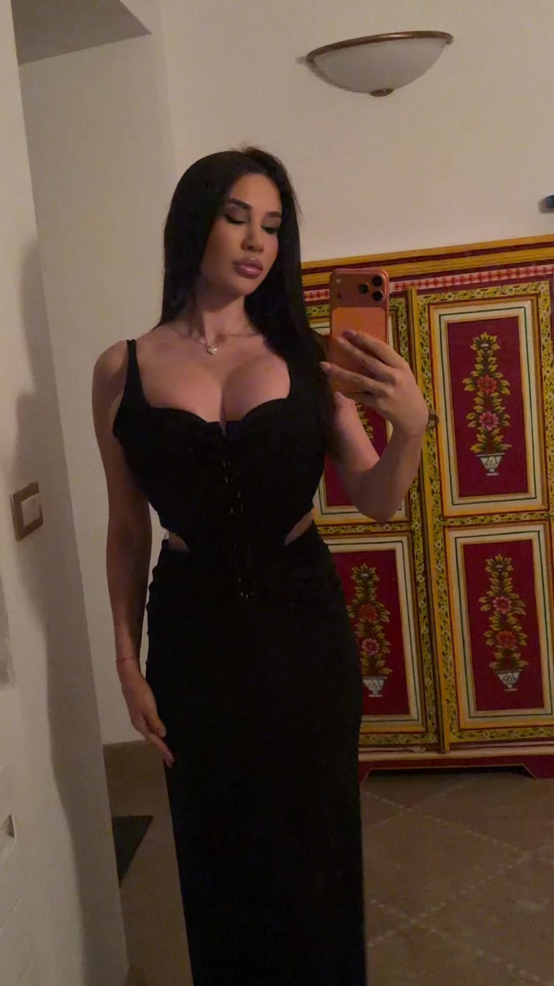 @elenadostic