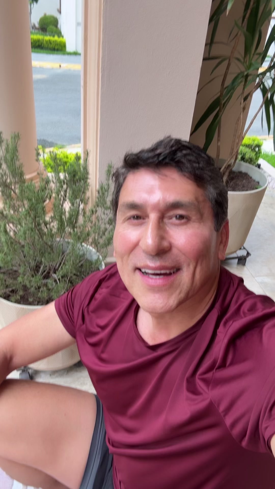 @César Lozano