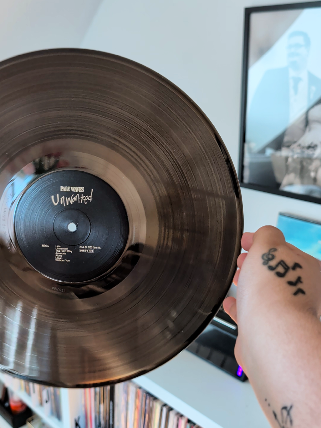 @Chrissy || Vinyl Collector 🎶✨