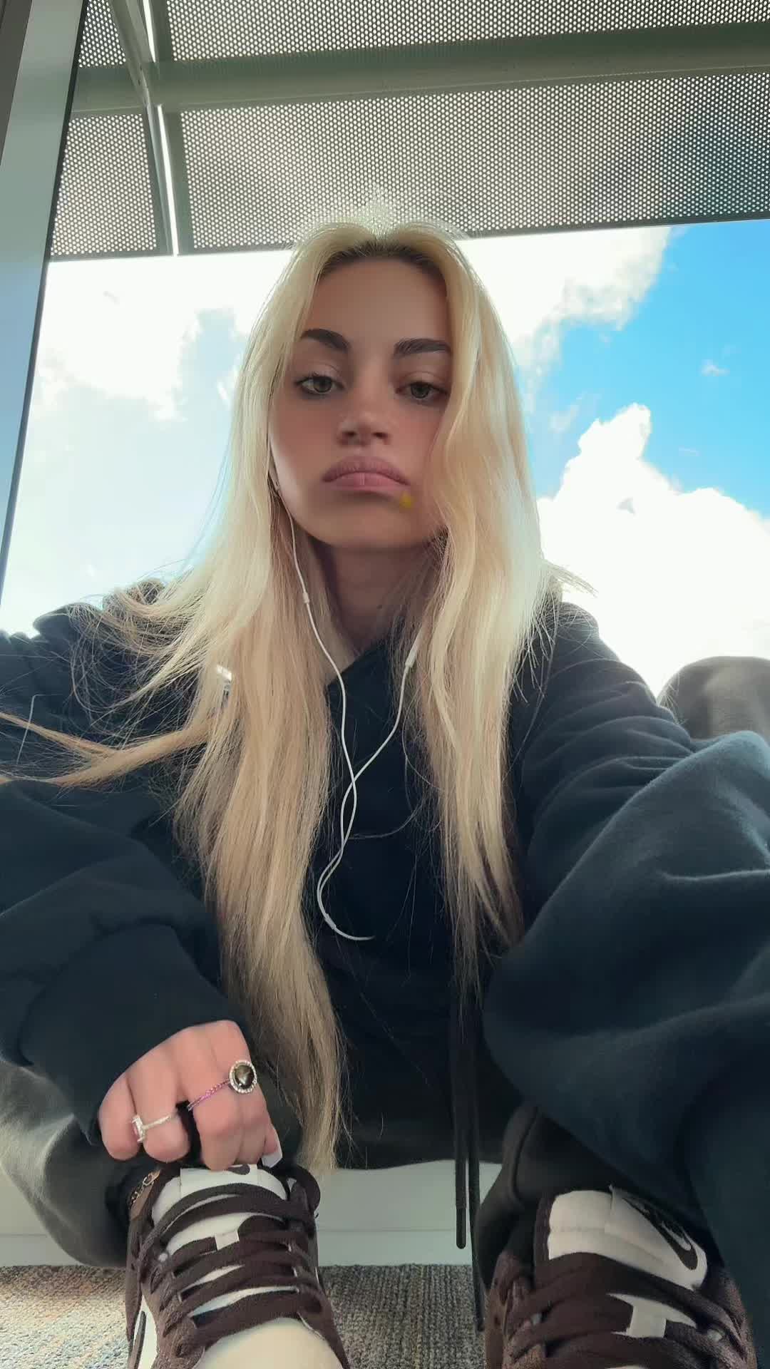 @𝚉𝙾𝙴 𝚂𝙴𝚁𝙴𝙽𝙰 ˚₊&middot;