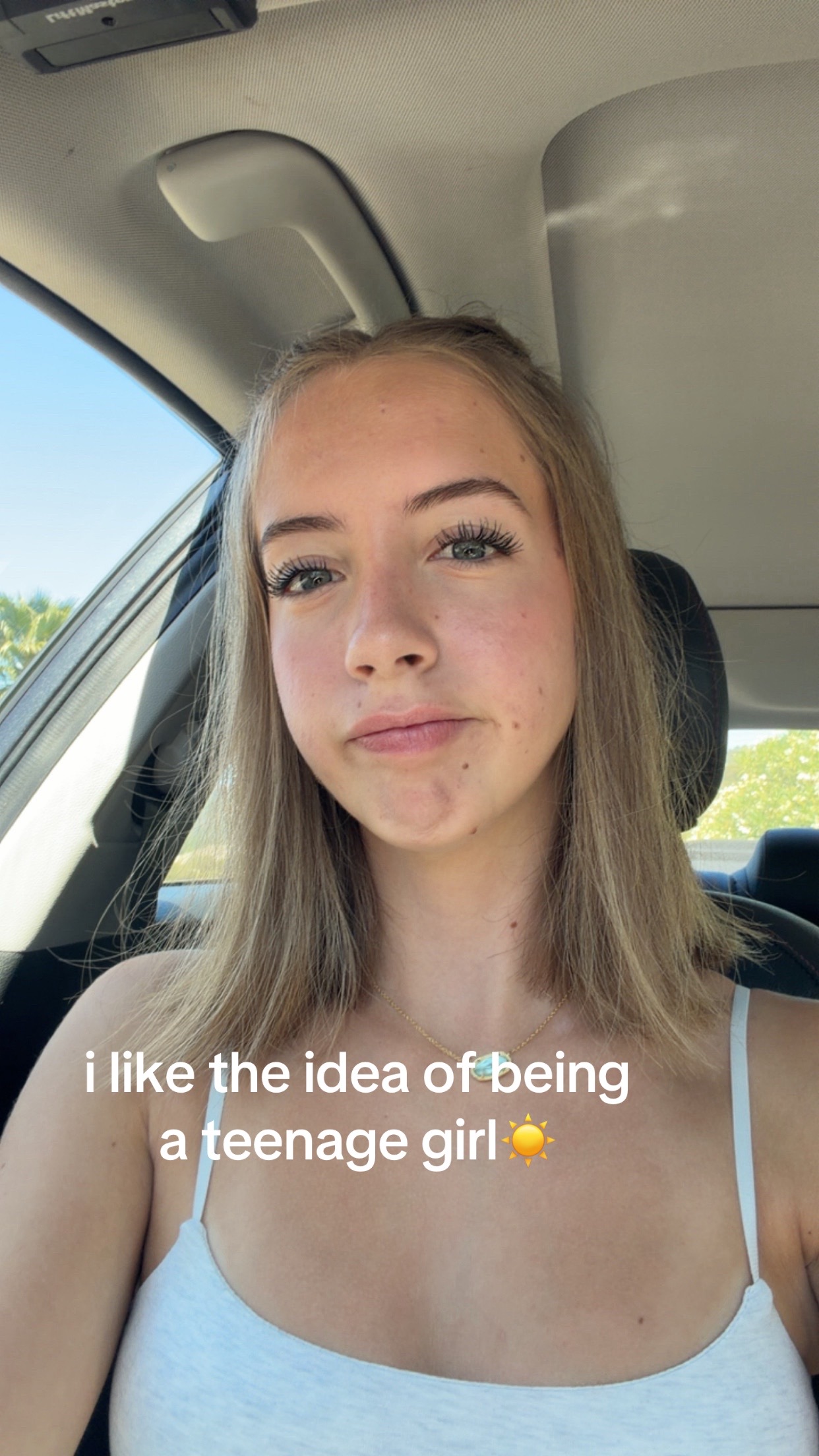 @lauren 💐🍒🎞️🧸🎀