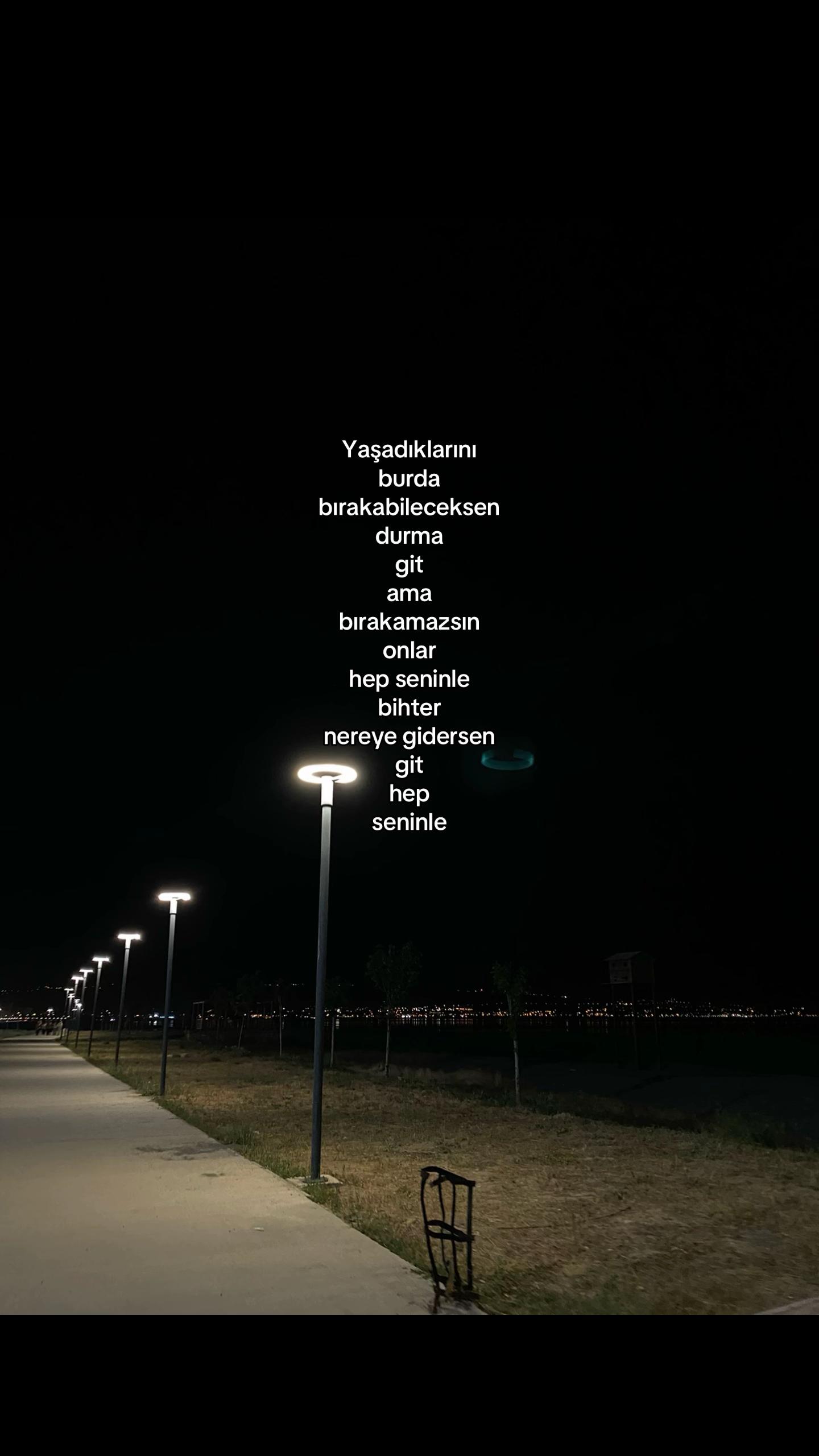 @𝐄.